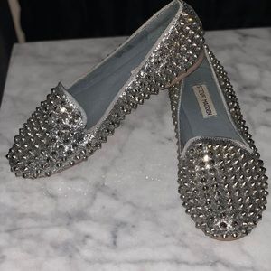 Steve Madden Studlyy Silver Stud flats size 7.5